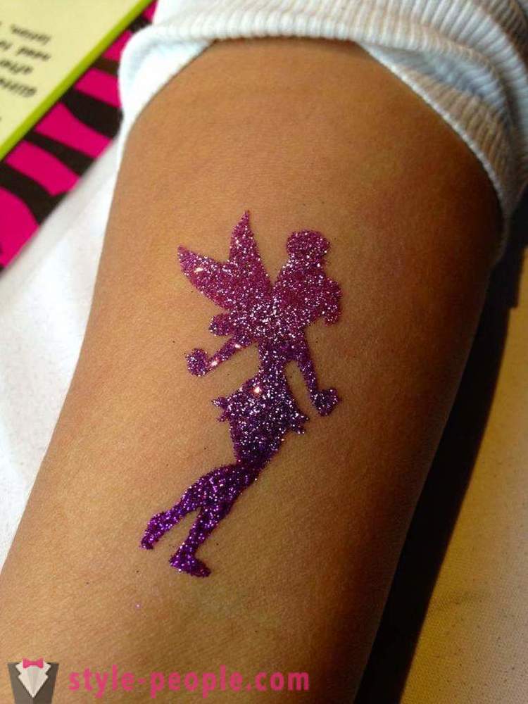 Hva er glitter-tatovering? Hvordan lage en tatovering.