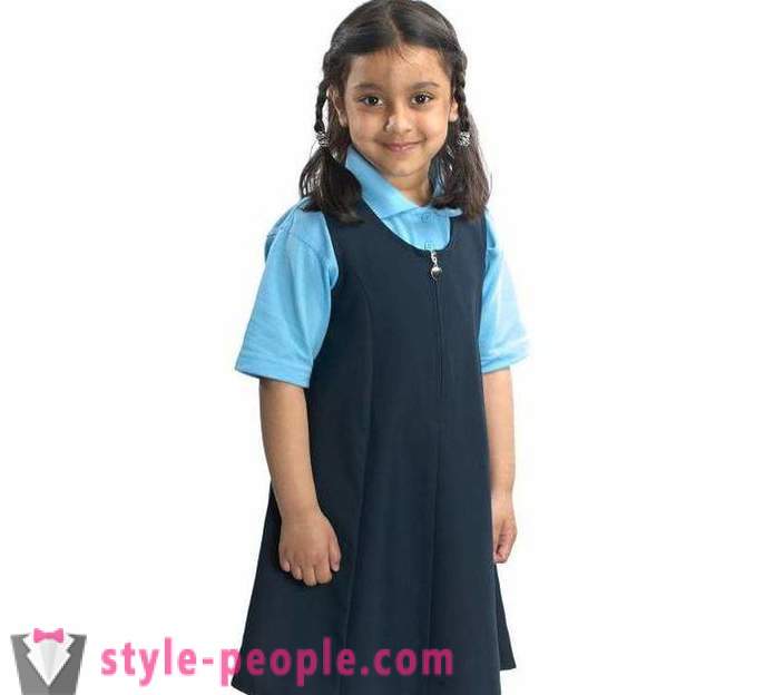 Fasjonable stiler av kjoler skolen. Skole kjole for senior elever og første-klassinger