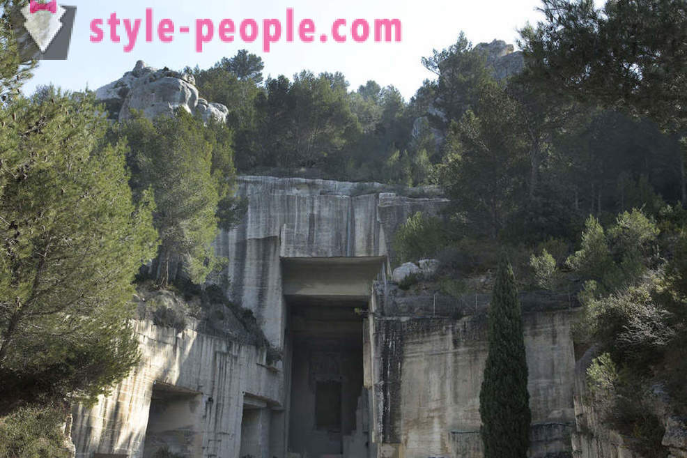 Utflukt til steinbrudd Quarry Branner i Sør-Frankrike