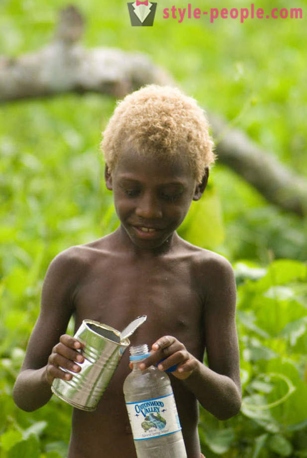 Historien om de svarte innbyggerne i Melanesia med blondt hår