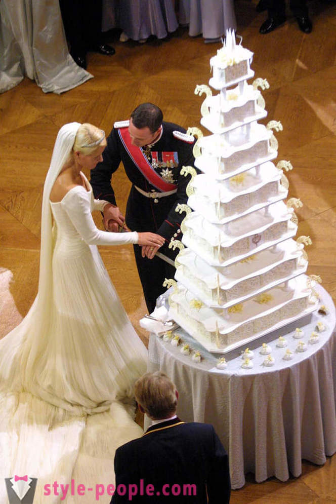 Et utvalg av slående de kongelige bryllup kaker