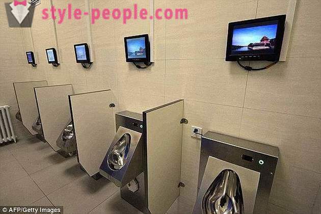 I Kina var det et toalett med en smart ansiktsgjenkjenning system