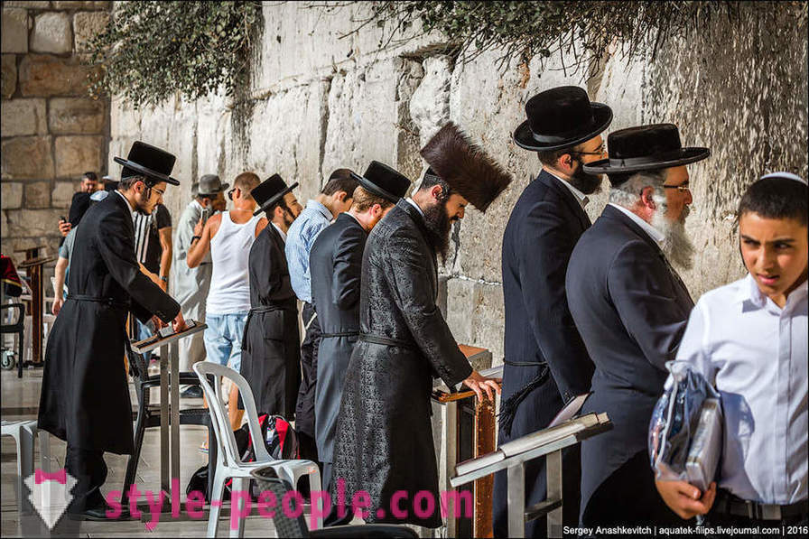 Hvorfor er religiøse jøder bære spesielle klær