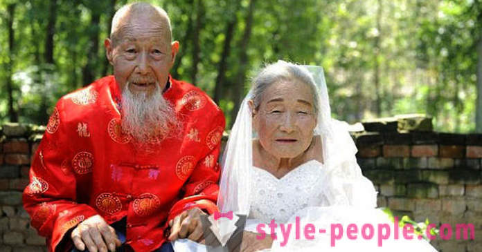 Etter 80 års ekteskap, paret endelig gjort et bryllup fotoseanse