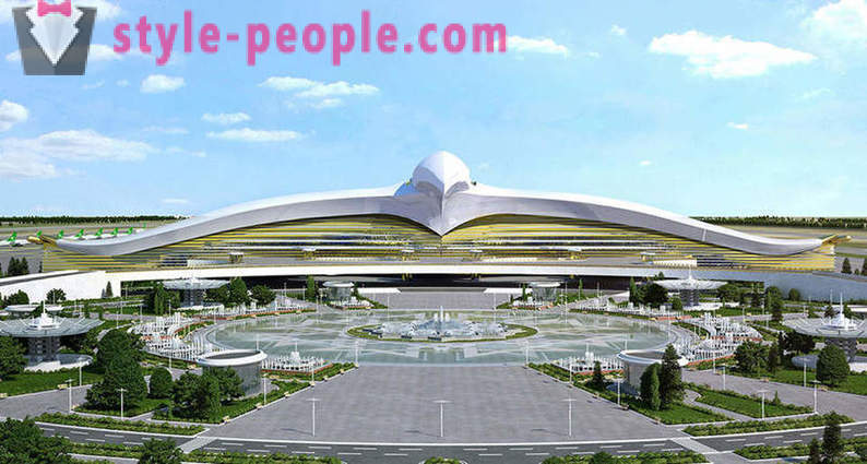 Turkmenistan åpnet flyplassen i form av en flygende falk
