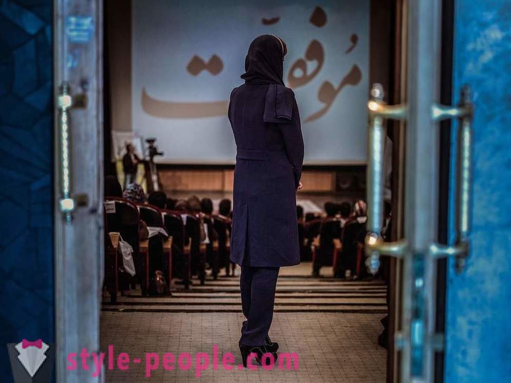 Islam, sigaretter og Botox - det daglige livet til kvinner i Iran