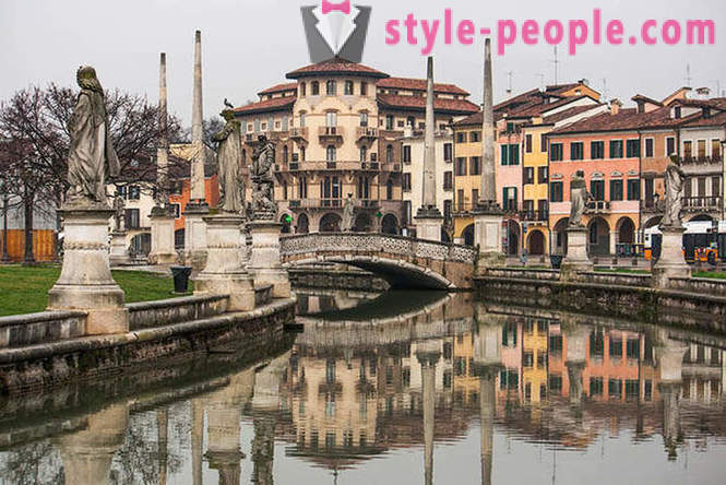Gå gjennom den italienske byen Padua