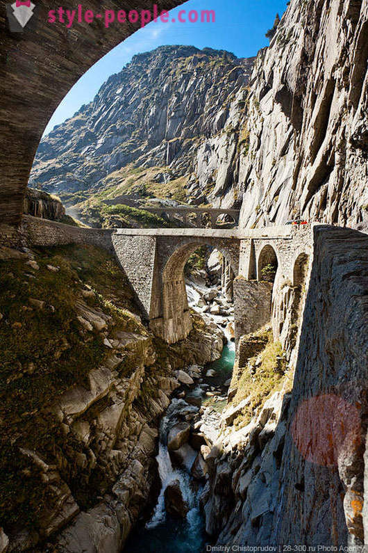 Djevelens Bridge og Suvorov i Sveits