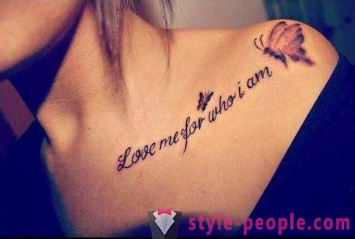 Vakker tatovering for jenter på skulderen